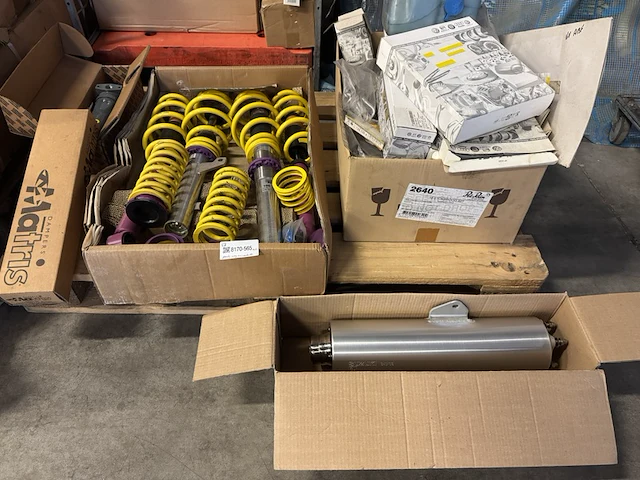 Partij vag accesoires en onderdelen w.o. suzuki, kw automotive, matris - afbeelding 1 van  11