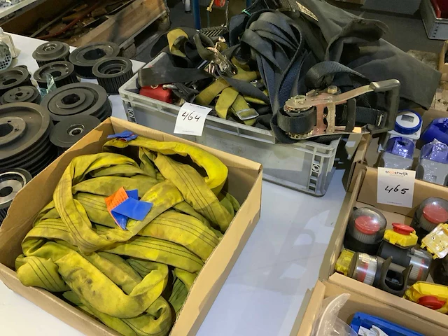 Partij valbeveiliging en hijsbanden - afbeelding 1 van  3