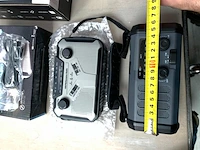 Partij van 18 noodradio’s – crank, solar & powerbankfunctie – retourpartij, mix - afbeelding 2 van  6