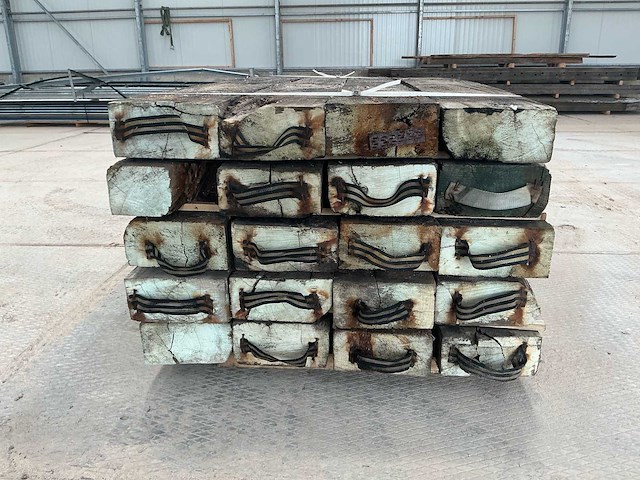 Partij van 40 balken abachi hout 15x30x300cm - lumber (40x) reclaimd wood - afbeelding 11 van  12