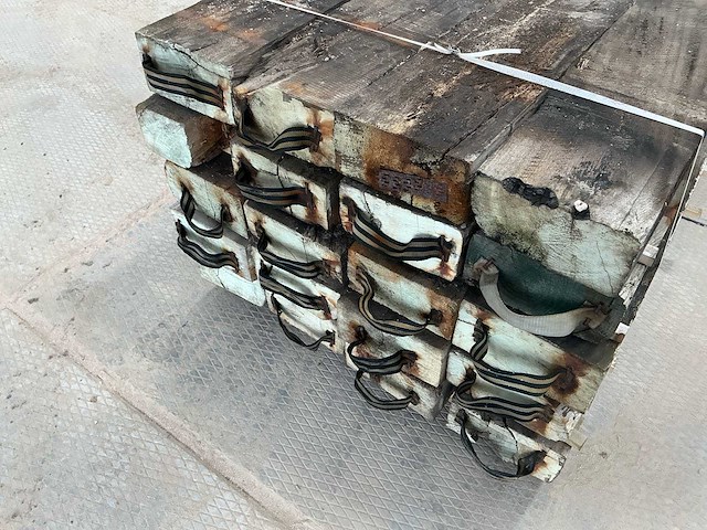 Partij van 40 balken abachi hout 15x30x300cm - lumber (40x) reclaimd wood - afbeelding 12 van  12