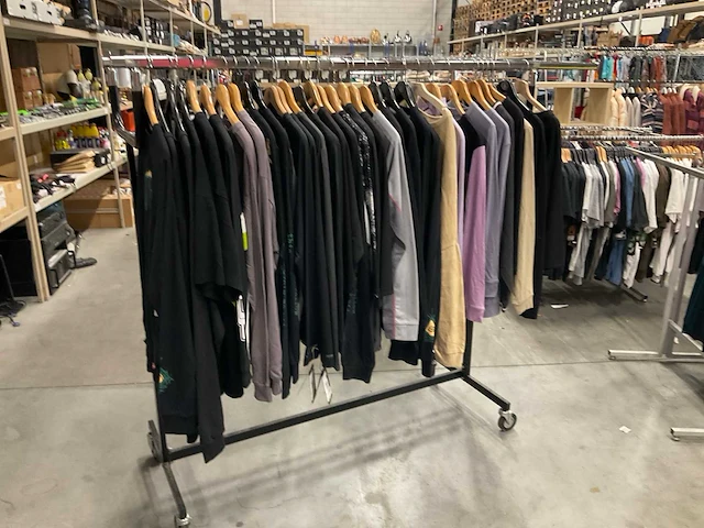 Partij vans/brixton/huf/volcom longsleeves (34x) - afbeelding 1 van  4