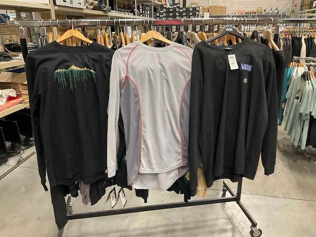 Partij vans/brixton/huf/volcom longsleeves (34x) - afbeelding 2 van  4