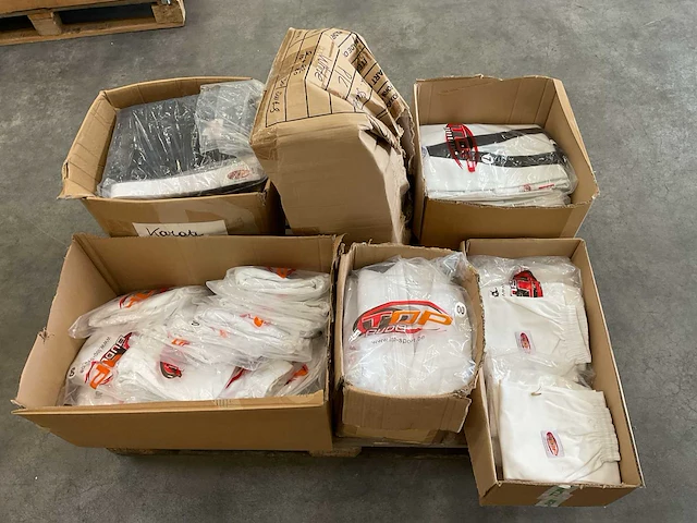 Partij vechtsport kleding - afbeelding 1 van  7
