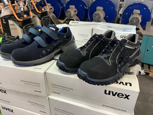 Partij veiligheidsschoenen - afbeelding 1 van  9