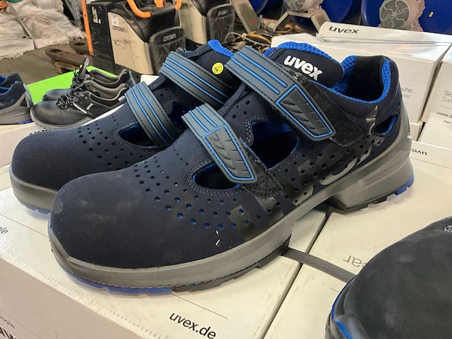 Partij veiligheidsschoenen - afbeelding 2 van  9