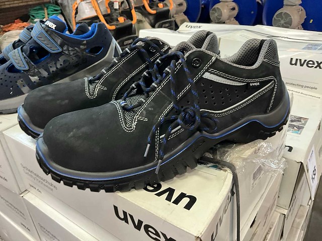 Partij veiligheidsschoenen - afbeelding 5 van  9