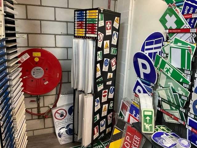Partij veiligheidsstickers en tape - afbeelding 2 van  10
