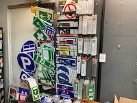 Partij veiligheidsstickers en tape - afbeelding 1 van  10