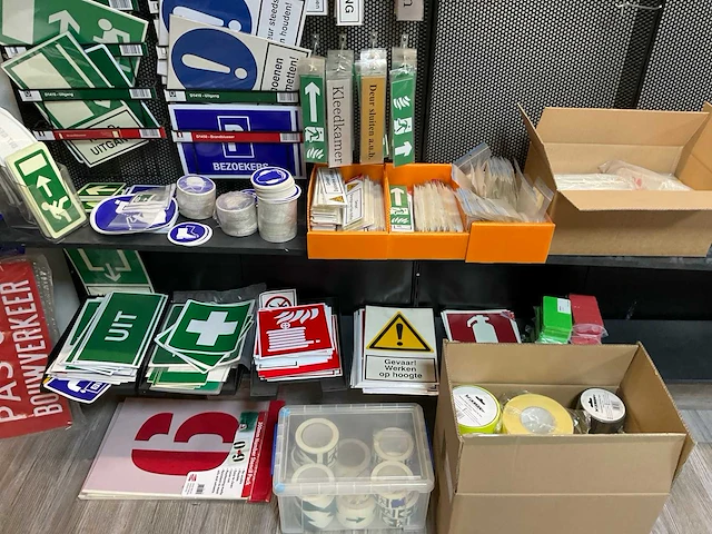 Partij veiligheidsstickers en tape - afbeelding 3 van  10