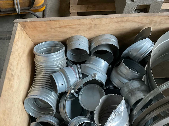 Partij ventilatie tussen stukken - afbeelding 1 van  1