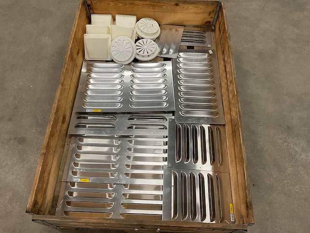 Partij ventilatieroosters - afbeelding 1 van  3