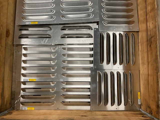 Partij ventilatieroosters - afbeelding 2 van  3