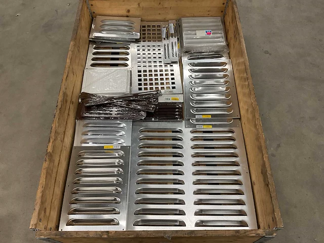 Partij ventilatieroosters - afbeelding 1 van  3