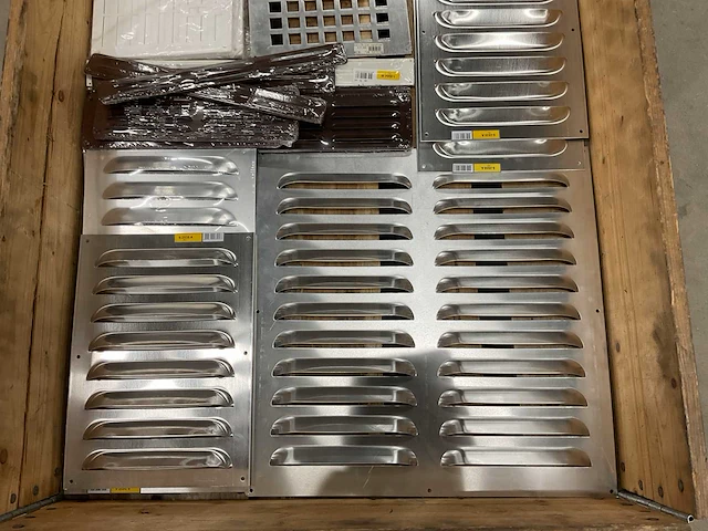 Partij ventilatieroosters - afbeelding 2 van  3