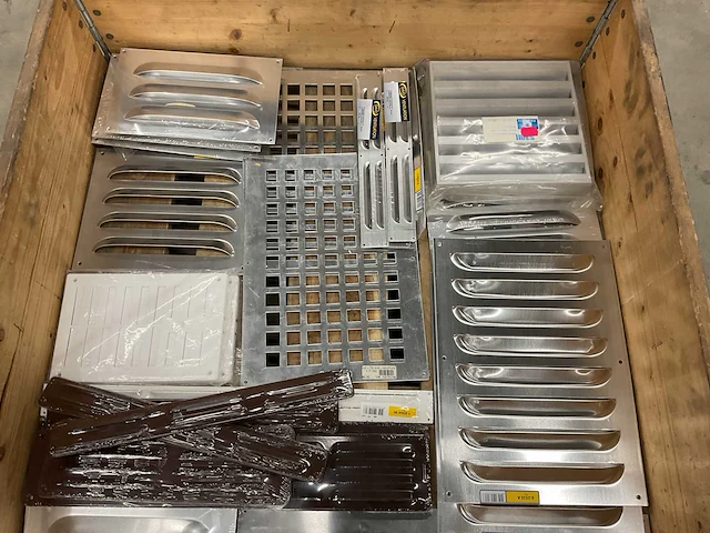 Partij ventilatieroosters - afbeelding 3 van  3