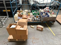 Partij verf en toebehoren - afbeelding 1 van  3