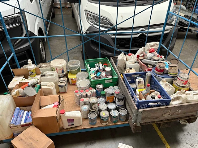 Partij verf en toebehoren - afbeelding 2 van  3