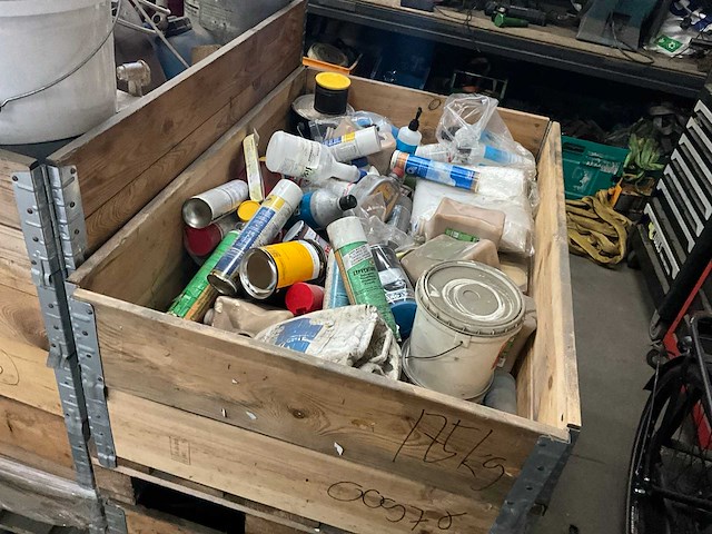 Partij verf, reiniging & smeermiddelen - afbeelding 4 van  13