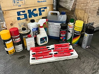 Partij verf, reiniging & smeermiddelen - afbeelding 1 van  13