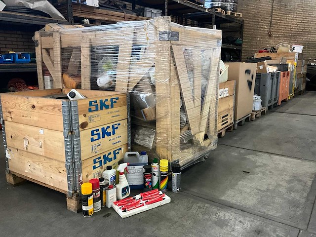 Partij verf, reiniging & smeermiddelen - afbeelding 6 van  13