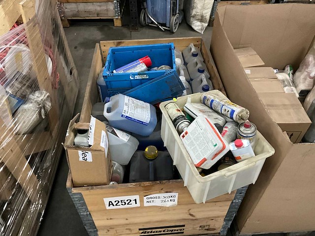 Partij verf, reiniging & smeermiddelen - afbeelding 9 van  13