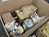 Partij verf, reiniging & smeermiddelen - afbeelding 10 van  13