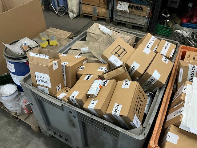 Partij verf, reiniging & smeermiddelen - afbeelding 12 van  13