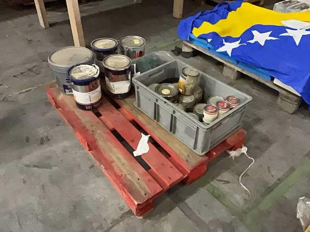 Partij verf - afbeelding 2 van  5