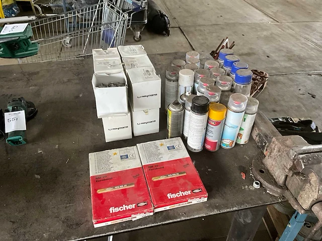 Partij verf/aannemers materiaal - afbeelding 1 van  7