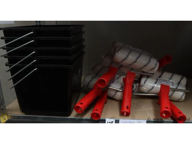 Partij verfrollers met beugel 18cm & verfemmers - afbeelding 1 van  4