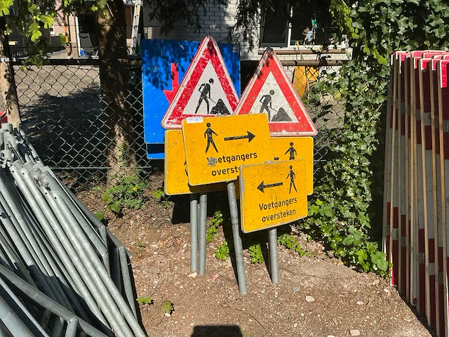 Partij verkeersborden - afbeelding 1 van  8
