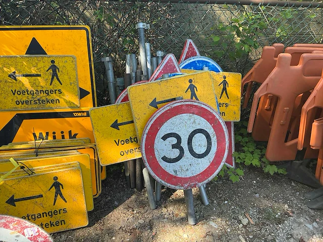Partij verkeersborden - afbeelding 8 van  8