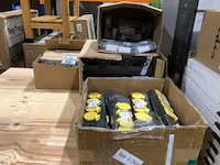 Partij verlengsnoeren, kapstokken, muizenvallen, meubelvilt, etc. - afbeelding 2 van  25