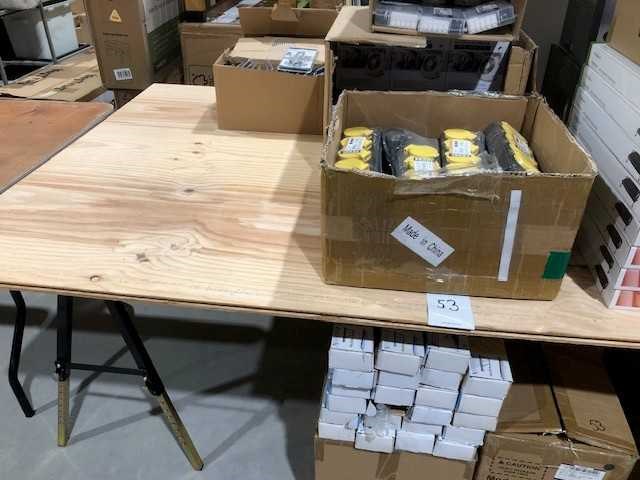 Partij verlengsnoeren, kapstokken, muizenvallen, meubelvilt, etc. - afbeelding 3 van  25