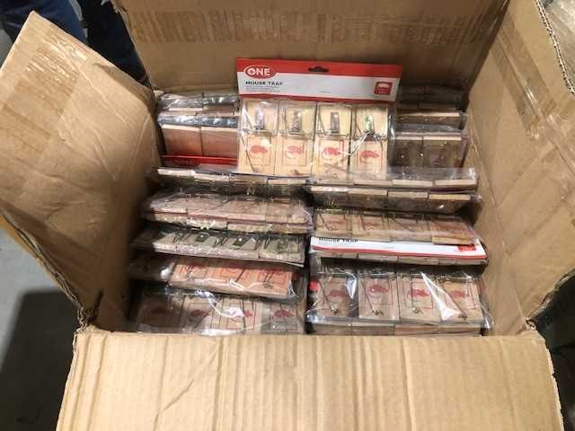 Partij verlengsnoeren, kapstokken, muizenvallen, meubelvilt, etc. - afbeelding 4 van  25