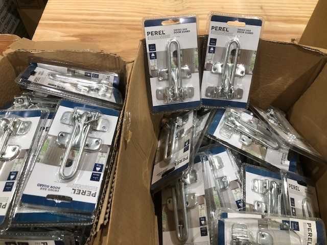 Partij verlengsnoeren, kapstokken, muizenvallen, meubelvilt, etc. - afbeelding 22 van  25