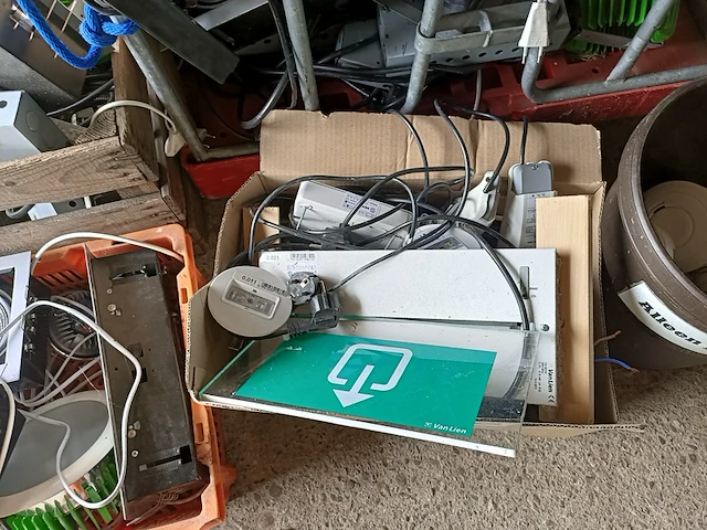Partij verlichting en armaturen , o.a. led - afbeelding 2 van  12