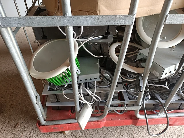 Partij verlichting en armaturen , o.a. led - afbeelding 9 van  12