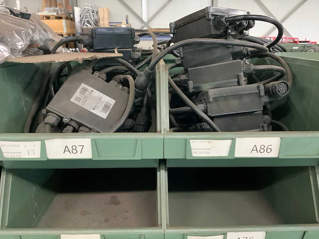 Partij verlichting, stekkers en bekabeling - afbeelding 7 van  39