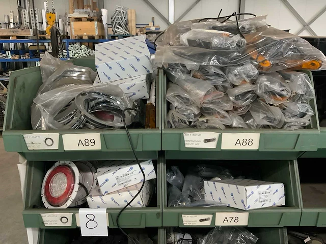 Partij verlichting, stekkers en bekabeling - afbeelding 11 van  39