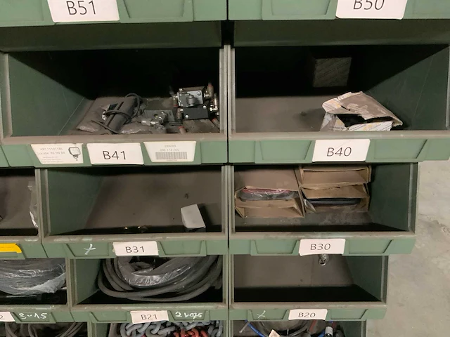 Partij verlichting, stekkers en bekabeling - afbeelding 19 van  39