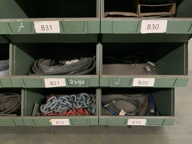 Partij verlichting, stekkers en bekabeling - afbeelding 20 van  39