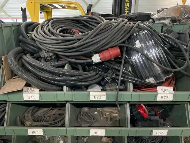 Partij verlichting, stekkers en bekabeling - afbeelding 21 van  39