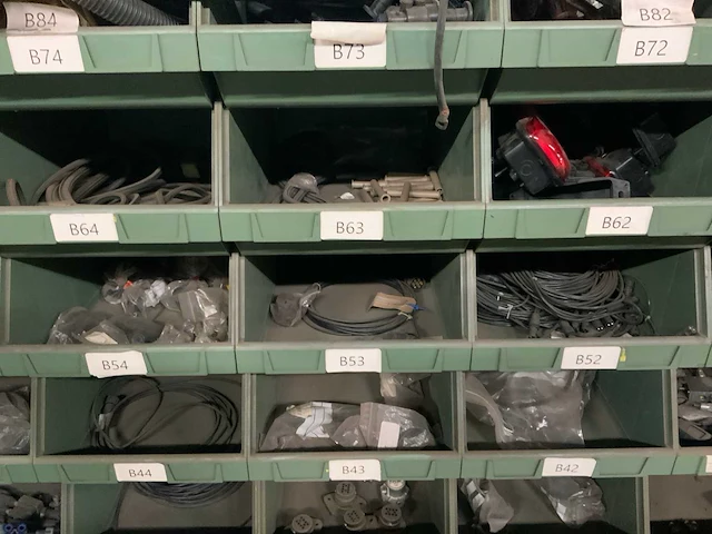 Partij verlichting, stekkers en bekabeling - afbeelding 22 van  39
