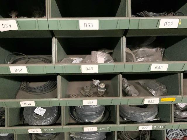 Partij verlichting, stekkers en bekabeling - afbeelding 24 van  39