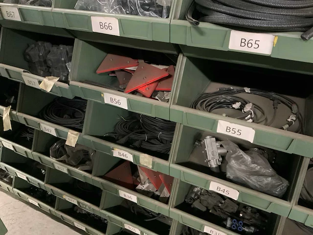 Partij verlichting, stekkers en bekabeling - afbeelding 28 van  39