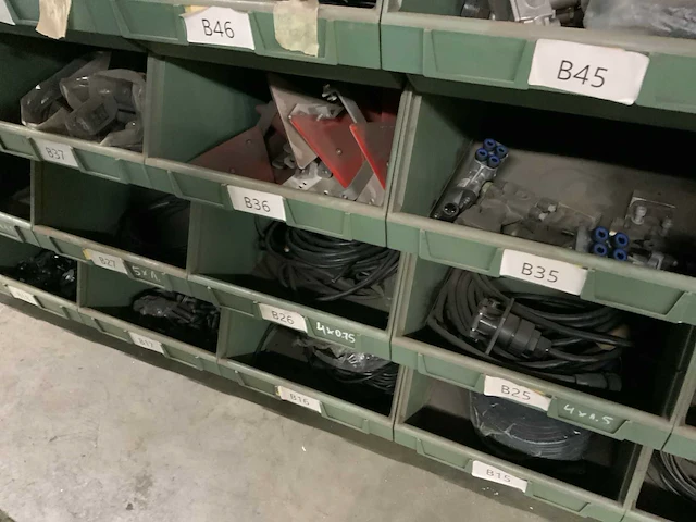 Partij verlichting, stekkers en bekabeling - afbeelding 29 van  39