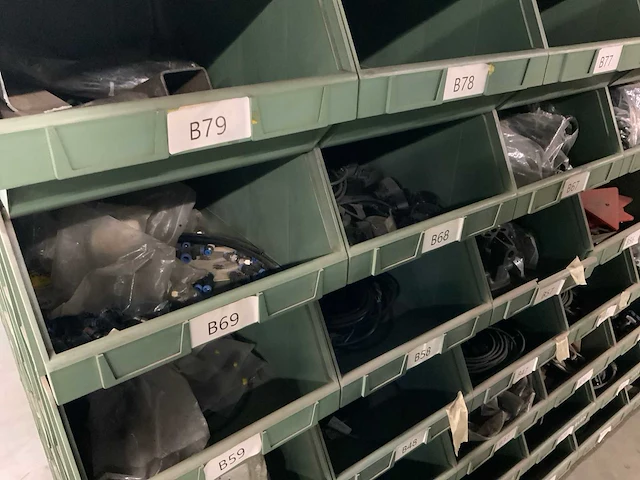 Partij verlichting, stekkers en bekabeling - afbeelding 32 van  39