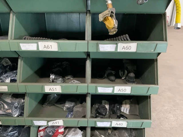 Partij verlichting, stekkers en bekabeling - afbeelding 34 van  39